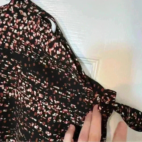 APT 9 cut out sleeve blouse size small in black - Picture 4 of 5